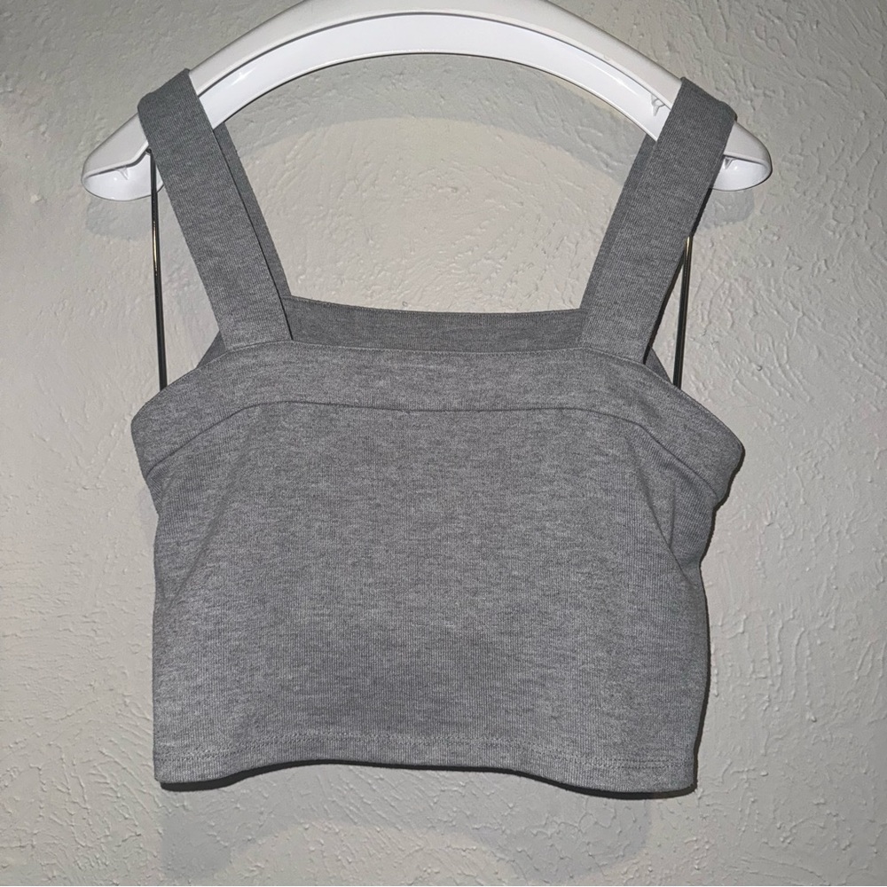 🌴 Gray Crop Top